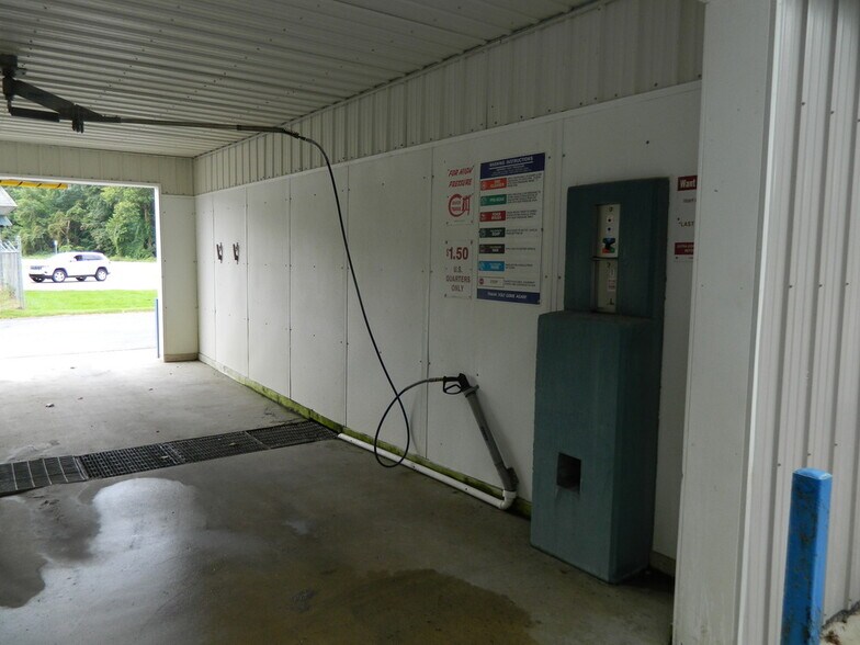 More Photos Of 37521 Green St, New Baltimore Carwash For Sale