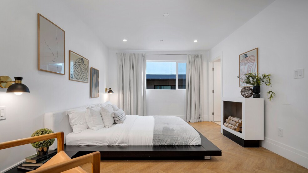 More Photos Of 1351 Seward St, Los Angeles Apartments For Sale
