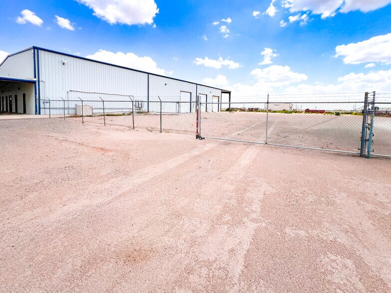 More Photos Of 8511 W Interstate 20, Midland Warehouse For Lease