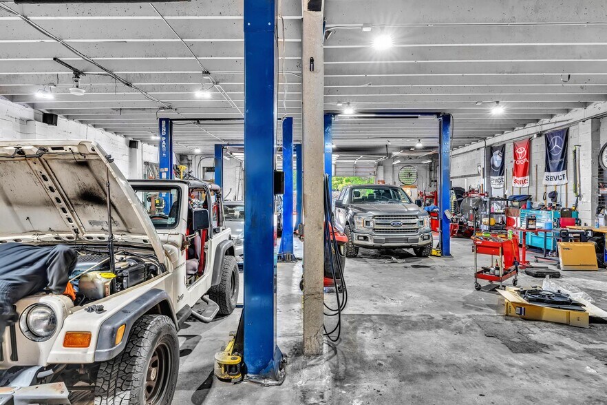 More Photos Of 303 NW 1st Ave, Boca Raton Warehouse For Sale