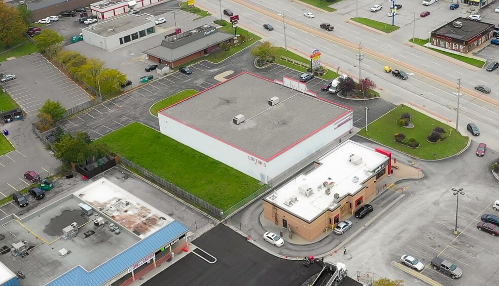 More Photos Of 7555 Tecumseh Rd E, Windsor Restaurant For Lease