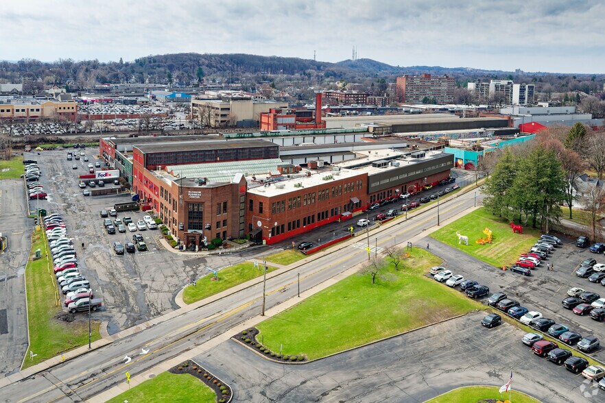 More Photos Of 565-595 Blossom Rd, Rochester Light Manufacturing For Lease