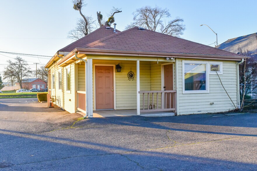 More Photos Of 1016 Court St, Medford Medical For Sale