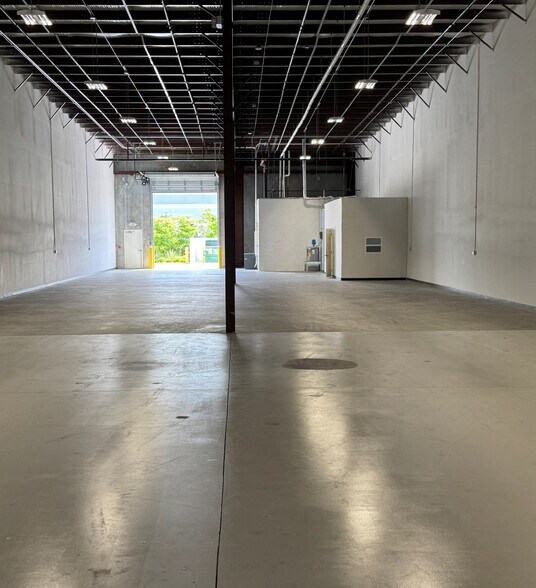 More Photos Of 16200 Parallel, Fort Myers Industrial For Lease