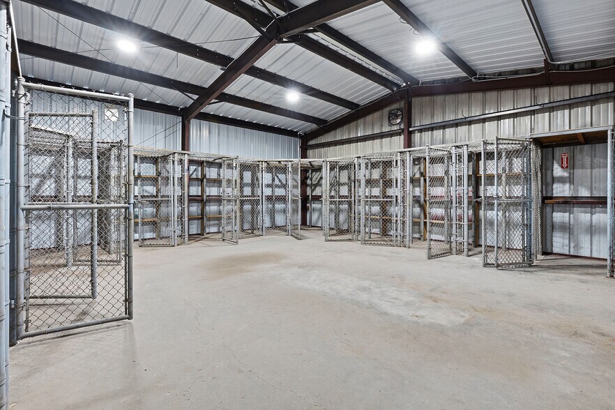 More Photos Of 1120 E 52nd St, Austin Flex For Sale