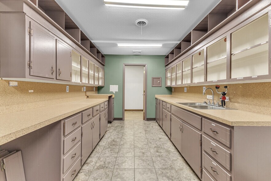 More Photos Of 60 2nd Ave SW, Taylorsville Healthcare For Sale
