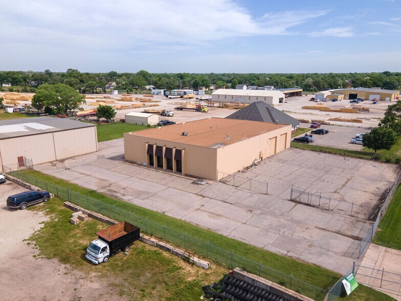 Primary Photo Of 1630 S St Clair St, Wichita Warehouse For Lease
