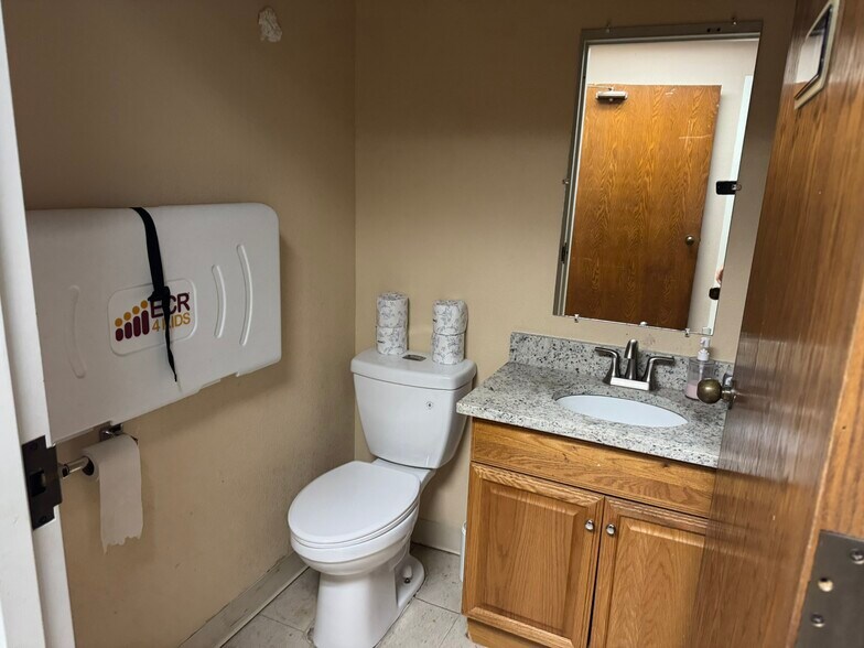 More Photos Of 3114 Old Denton Rd, Carrollton Specialty For Sale