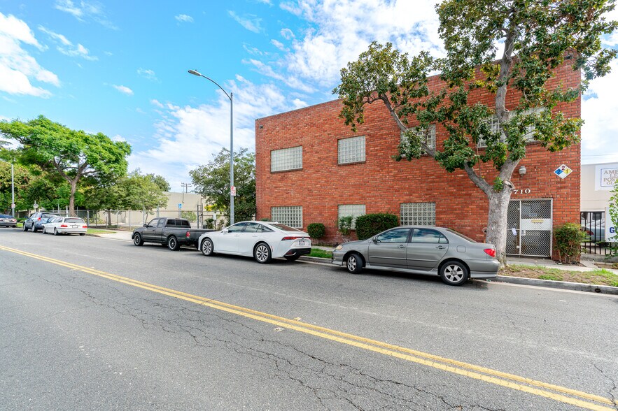 More Photos Of 700-710 W Wilson Ave, Glendale Office For Lease