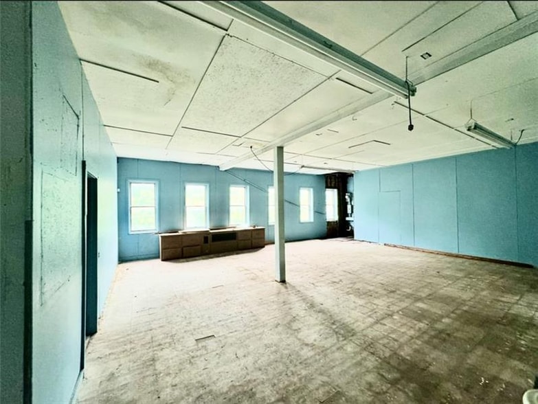 More Photos Of 424 N Croton Ave, New Castle General Retail For Sale