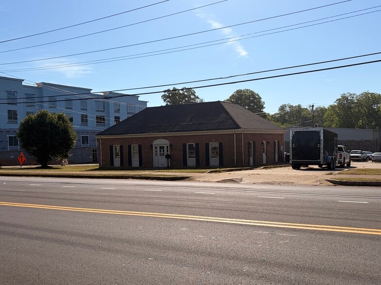 More Photos Of 107 Congress St S, York Office For Sale
