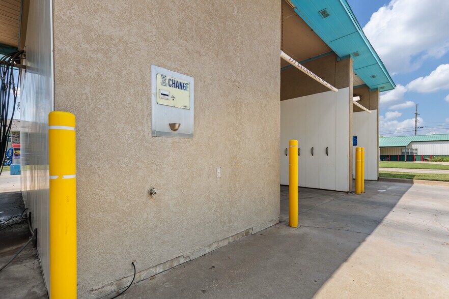 More Photos Of 1003 N Main St, Tonkawa Carwash For Sale
