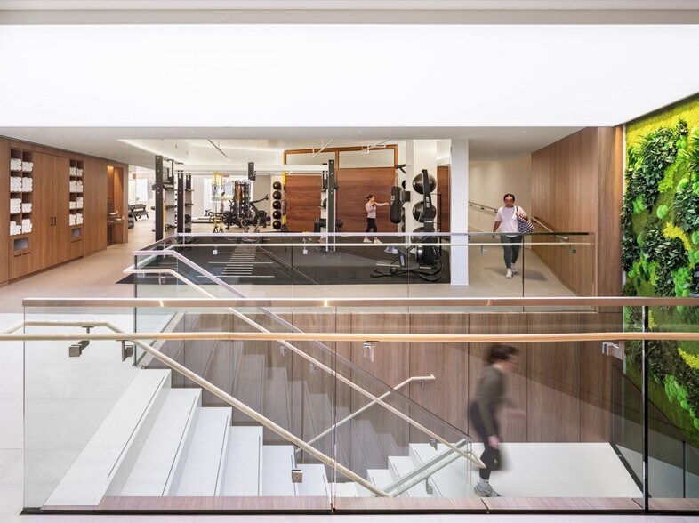 More Photos Of 101 Constitution Ave NW, Washington Office For Lease