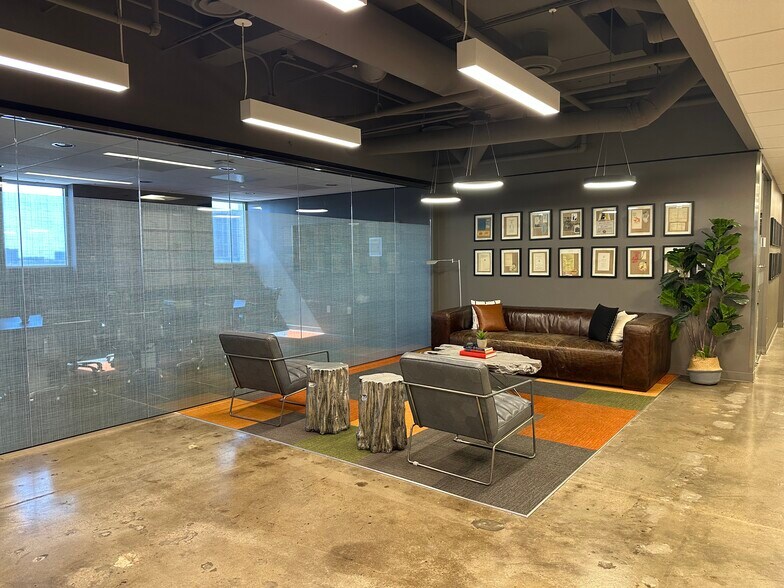 More Photos Of 2000 Crawford St, Houston Office For Sale