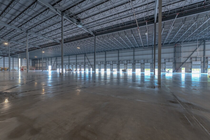 More Photos Of 151 Garden Ave, Brantford Distribution For Lease