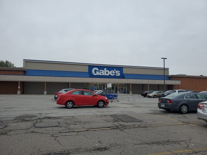 More Photos Of 30136-30250 Euclid Ave, Wickliffe Unknown For Lease