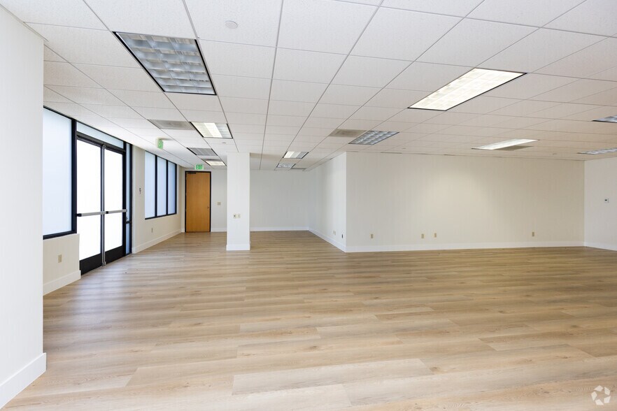 More Photos Of 30851 Agoura Rd, Agoura Hills Loft Creative Space For Lease