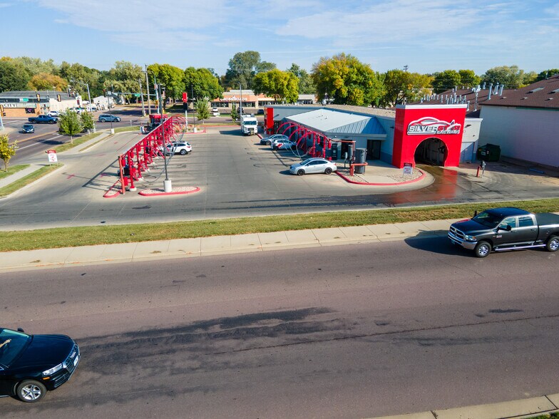 More Photos Of 1221 W 41st St, Sioux Falls Carwash For Sale