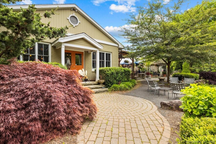 More Photos Of 511 Spielman Hwy, Burlington Flex For Sale