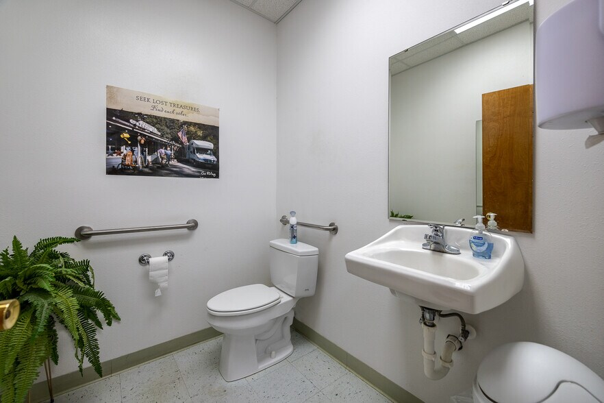 More Photos Of 18256 Campground Rd, Phillipsburg Auto Dealership For Sale