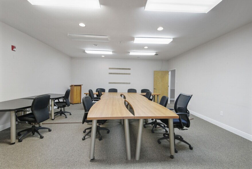 More Photos Of 294 Thames Ave, Bay Saint Louis Office For Sale