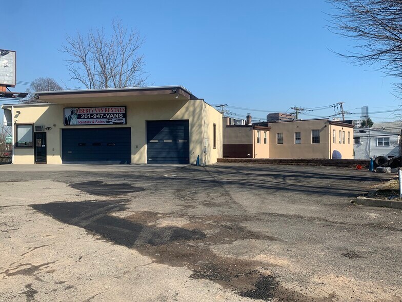 More Photos Of 1696 Bergen Tpke, Fort Lee Auto Dealership For Sale
