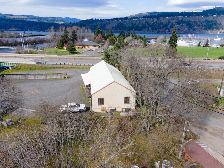 More Photos Of 2680 Dock Rd, Hood River General Retail For Sale