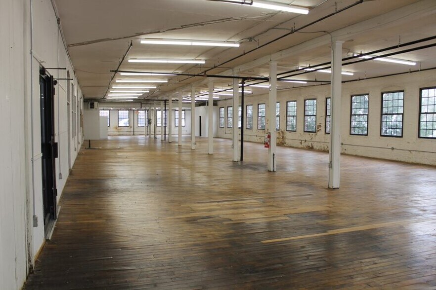 More Photos Of 68 Tower St, Hudson Warehouse For Sale