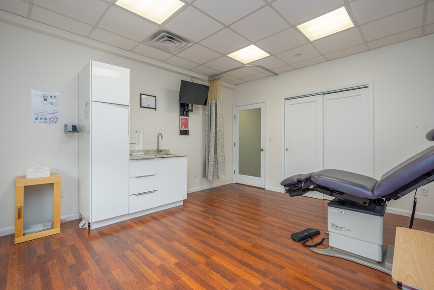 More Photos Of 516 NY-303, Orangeburg Medical For Lease