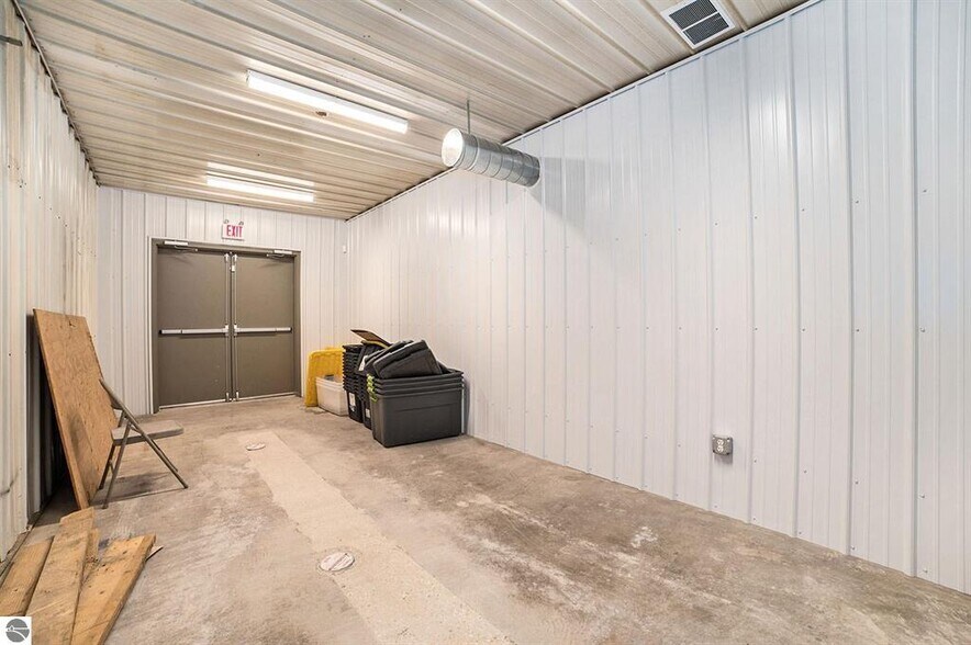 More Photos Of 110 W Park Dr, Kalkaska Service For Sale