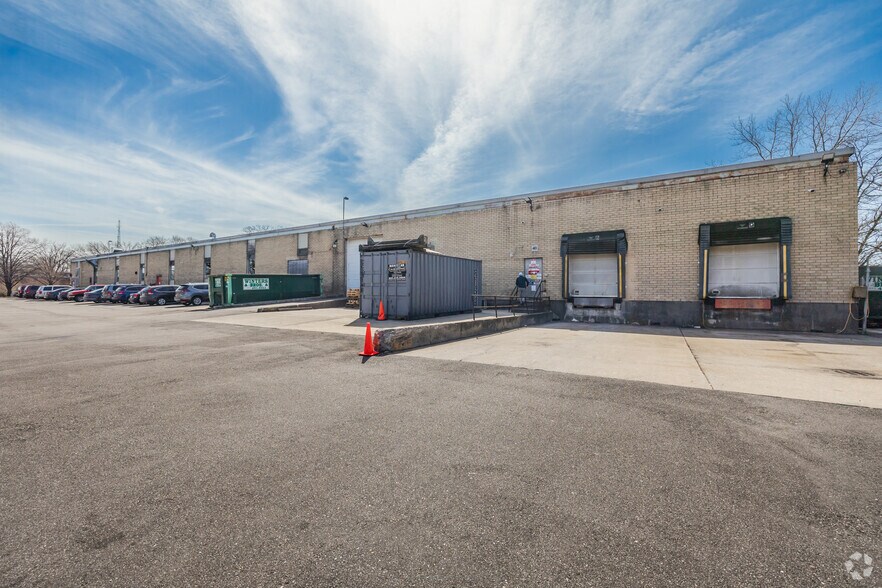 More Photos Of 40 Ranick Rd, Hauppauge Warehouse For Sale