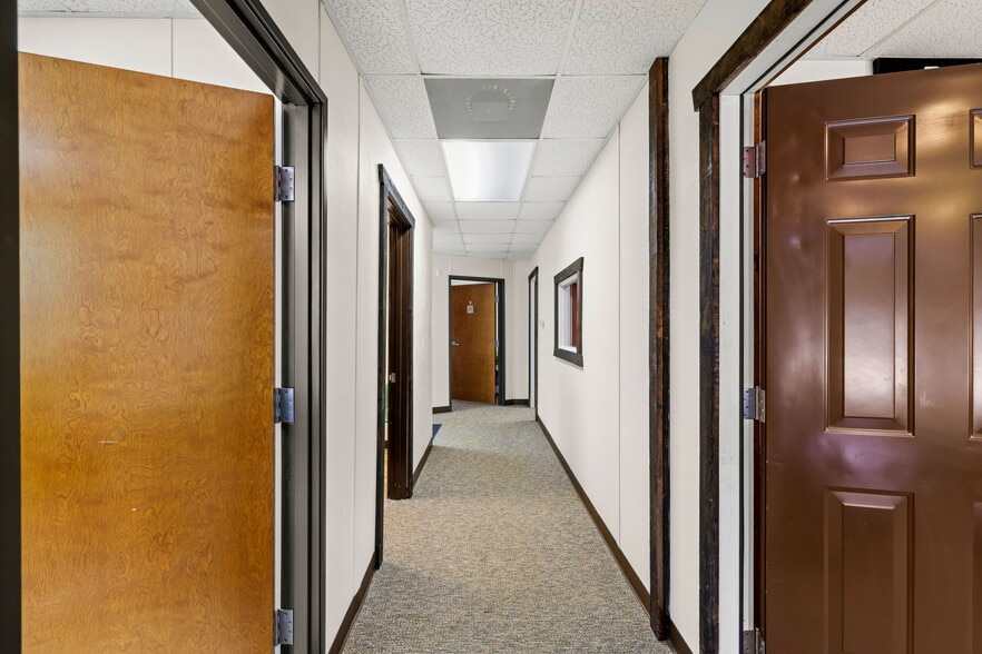 More Photos Of 310 Terrell Rd, Franklin Office For Sale