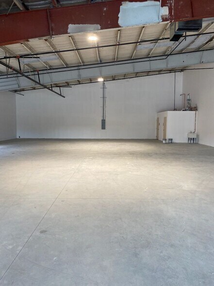 More Photos Of 147 Samoset St, Plymouth Storefront For Lease