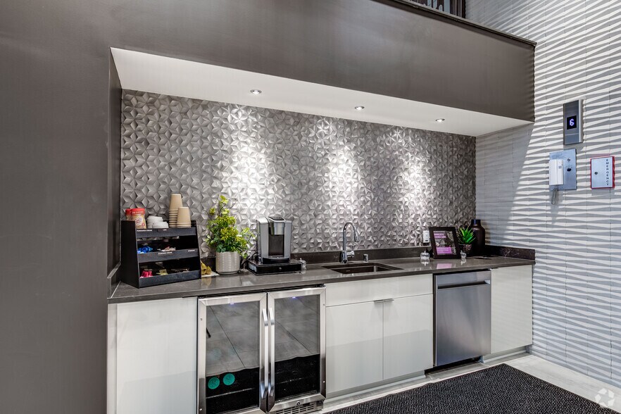 More Photos Of 800 Cretin Ave S, Saint Paul Apartments For Lease