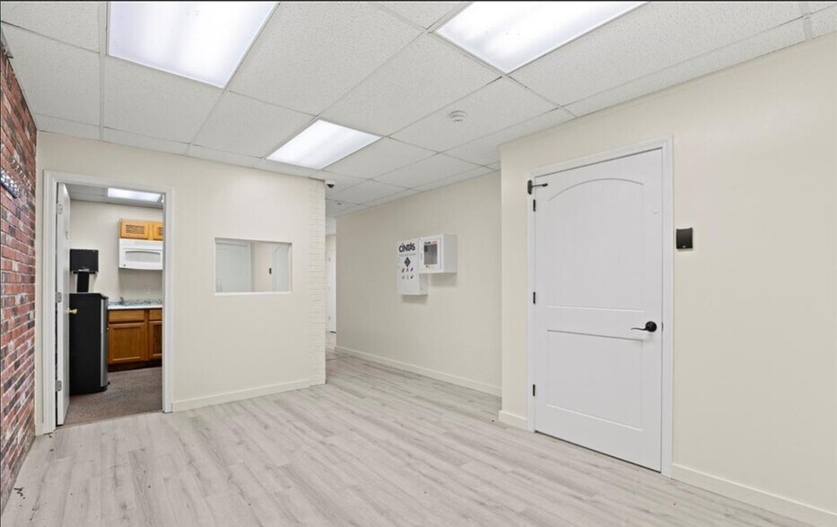 More Photos Of 1909 N Service Rd E, Saint Clair Freestanding For Sale