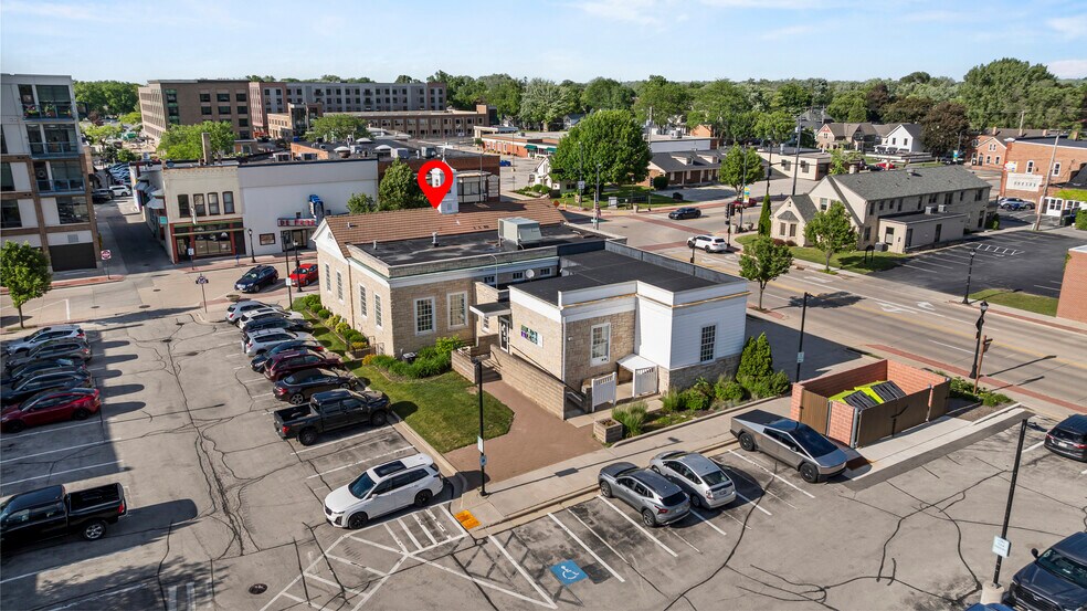 More Photos Of 416 George St, De Pere Office For Sale