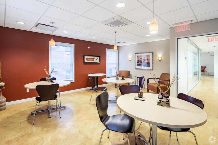 More Photos Of 2440 Sandy Plains Rd, Marietta Office For Lease