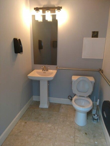 More Photos Of 2910 Cole Ct, Norcross Industrial For Sale