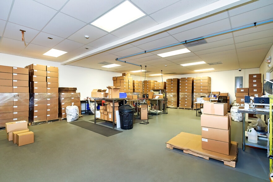 More Photos Of 5801-5821 N Andrews Way, Fort Lauderdale Light Manufacturing For Lease