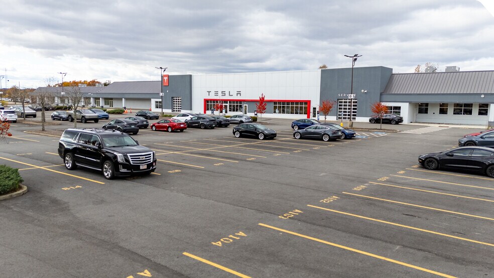 Primary Photo Of 77 Reservoir Ave, Providence Auto Dealership For Sale