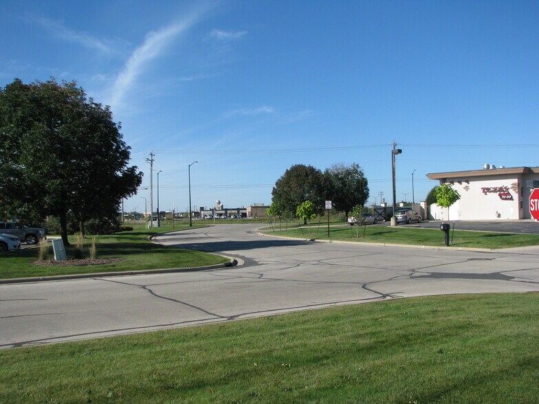 More Photos Of 2071 Central Dr, Green Bay General Retail For Lease