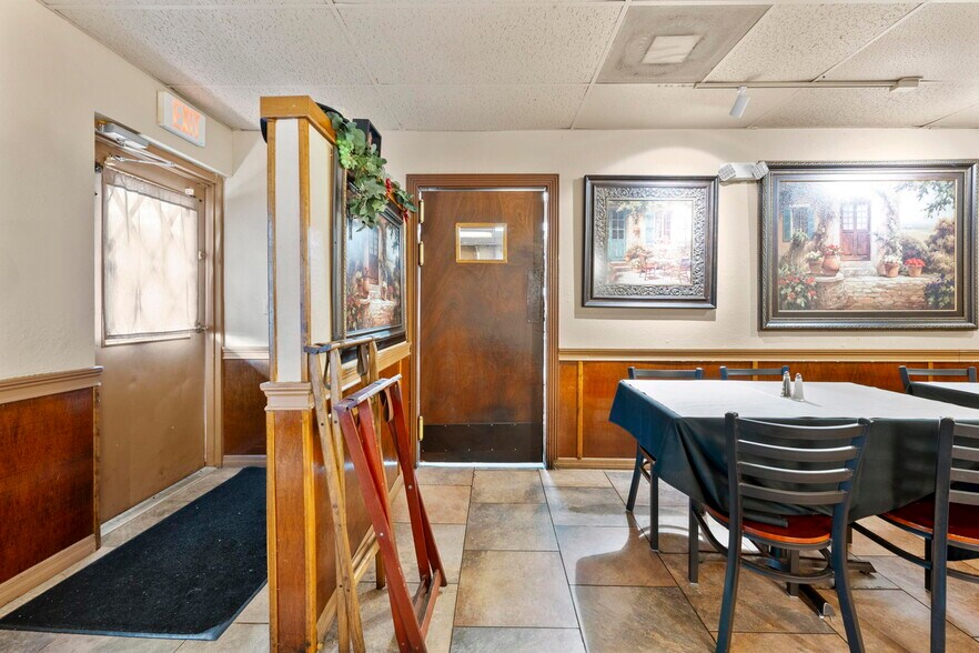 More Photos Of 7390 Shoal Line Blvd, Weeki Wachee Specialty For Sale