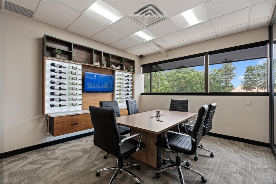 More Photos Of 29444 Northwestern Hwy, Southfield Office For Sale
