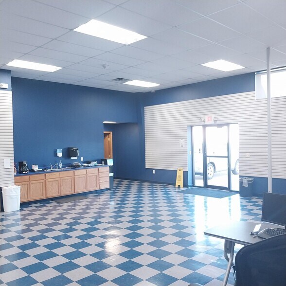 More Photos Of 2710 W Pawnee St, Wichita Manufacturing For Sale