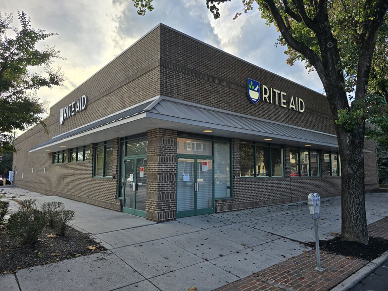 More Photos Of 43 Baltimore St, Hanover Drugstore For Lease