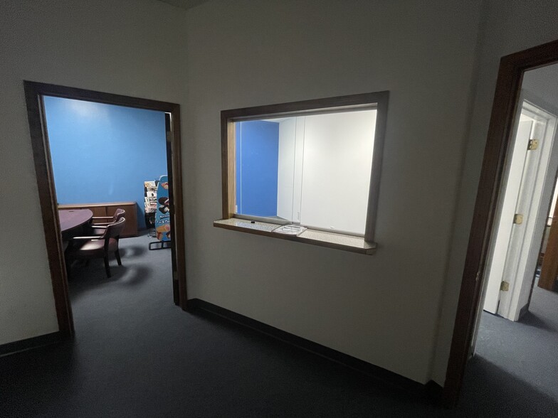 More Photos Of 105-115 S Grove Ave, Elgin Medical For Lease