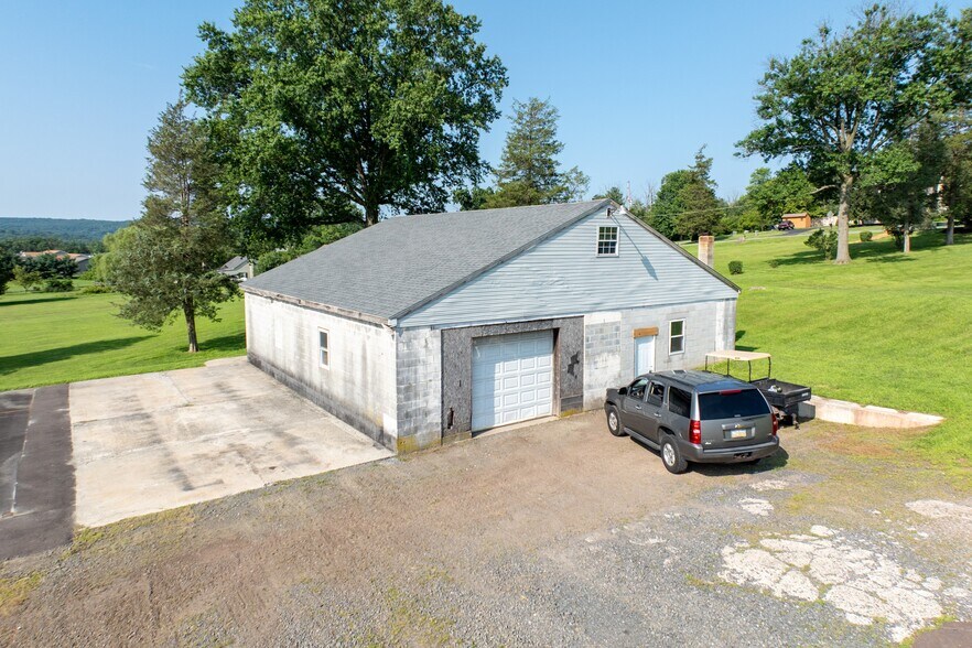 Primary Photo Of 131 Squirrel Hollow Rd, Douglassville Auto Repair For Sale