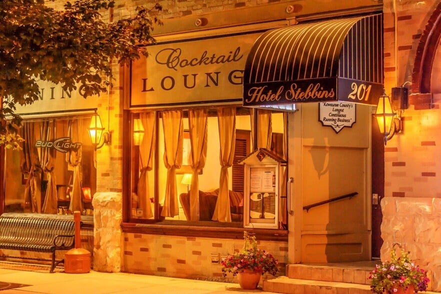 More Photos Of 201 Steele St, Algoma Hotel For Sale