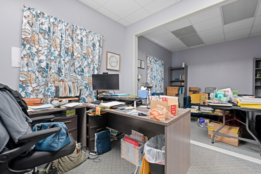 More Photos Of 1481 Dean Forest Rd, Savannah Medical For Lease