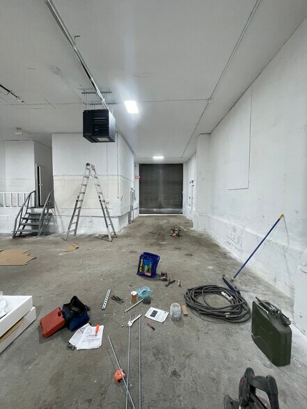 More Photos Of 130-14 91st Ave, Richmond Hill Warehouse For Lease